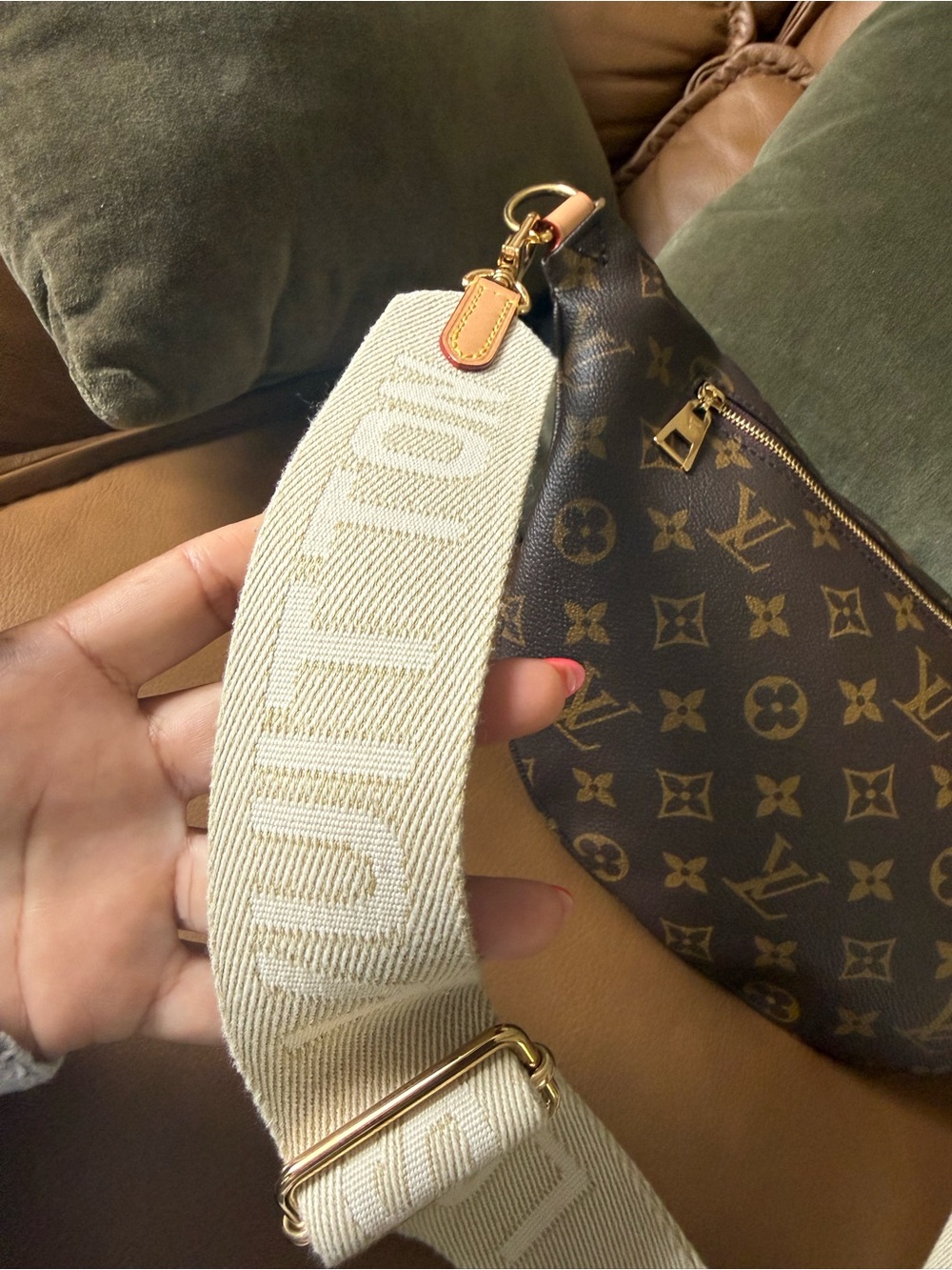 Louis Vuitton Monogram High rise bumbag - Picture 9 of 16